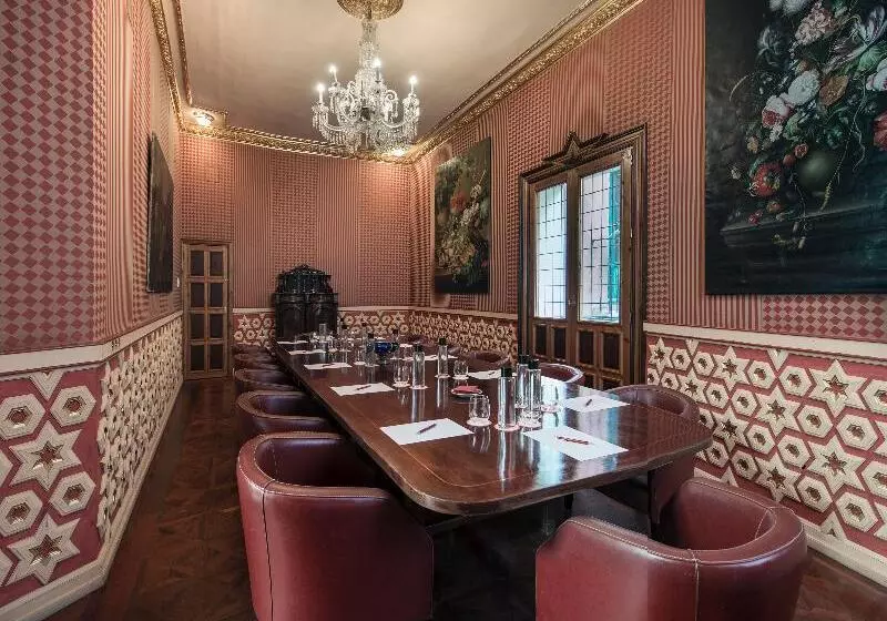 هتل Las Casas De La Judería