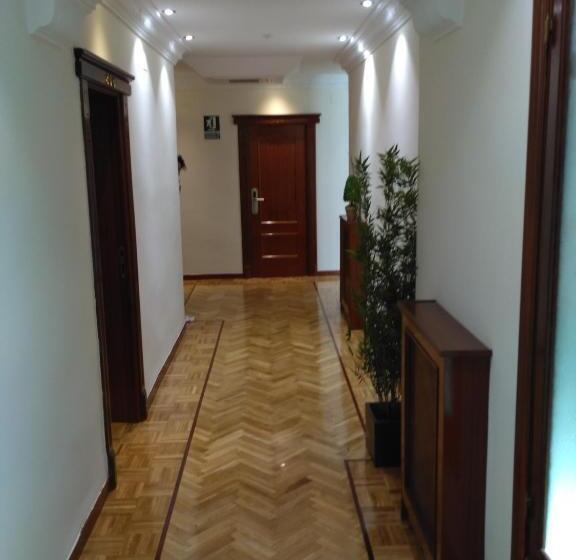 هتل Puerta Ciudad Rodrigo