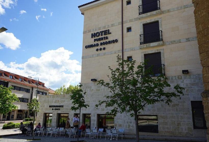 هتل Puerta Ciudad Rodrigo