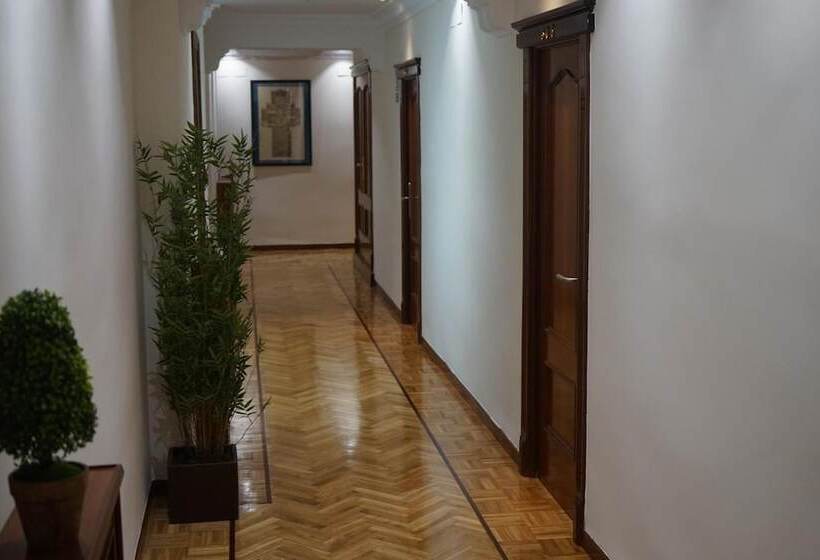 هتل Puerta Ciudad Rodrigo