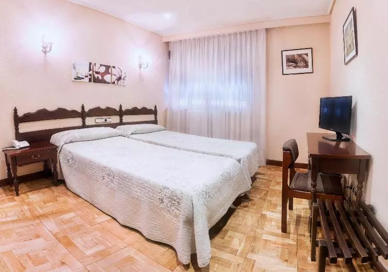 فندق Residencia Castellano I