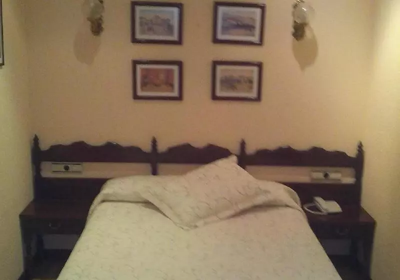 فندق Residencia Castellano I