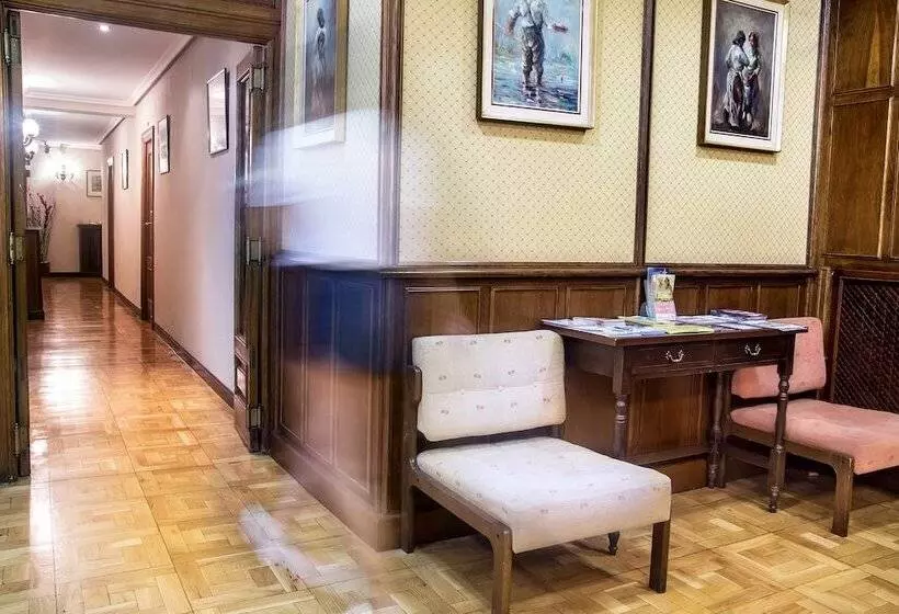 فندق Residencia Castellano I