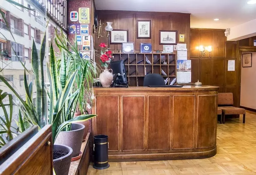 فندق Residencia Castellano I