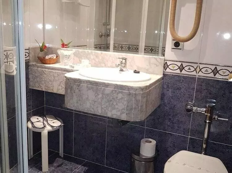 فندق Residencia Castellano I