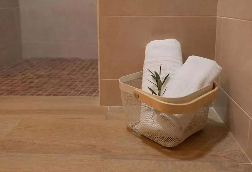 هتل Roger De Flor By Seleqtta