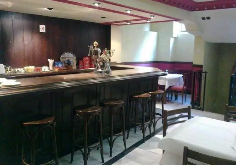 فندق Emperatriz Ii