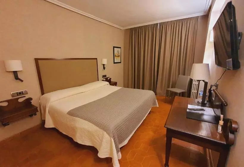 فندق Hostal Doña Juana