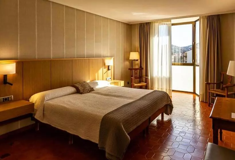 فندق Hostal Doña Juana