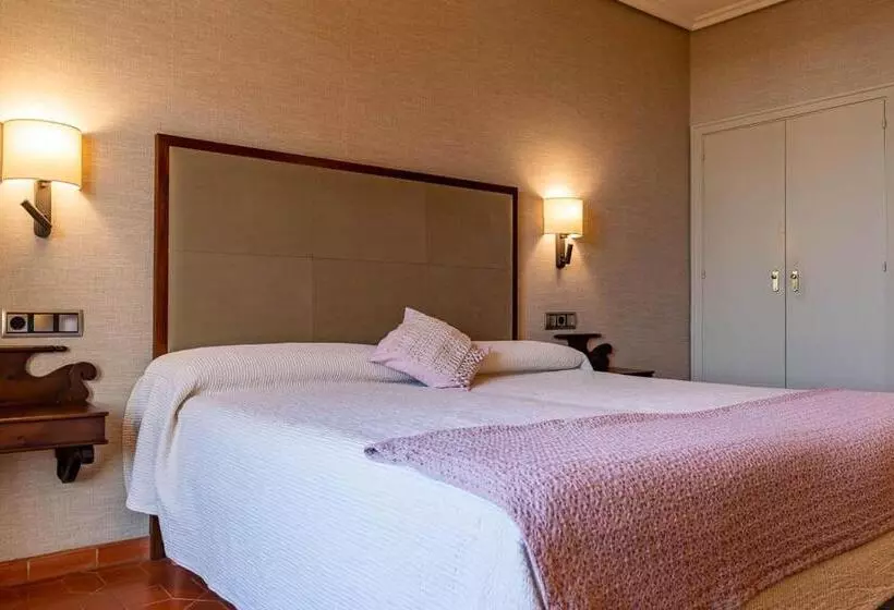 فندق Hostal Doña Juana