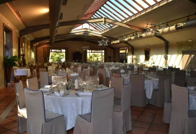 فندق Hostal Doña Juana