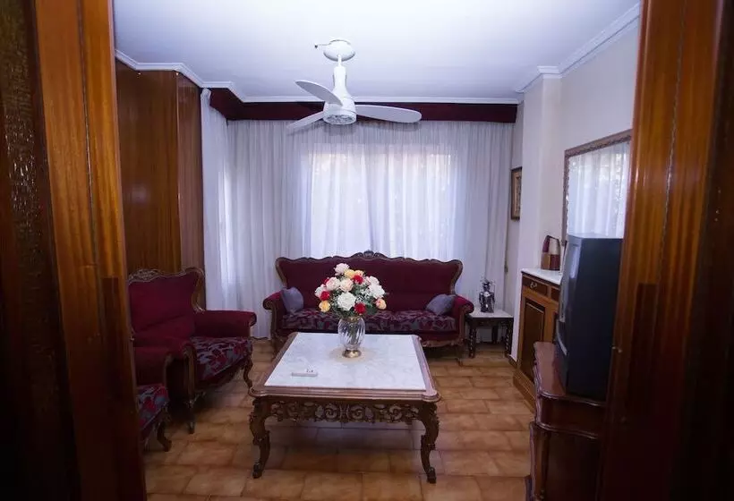 Отель Hostal Navarra