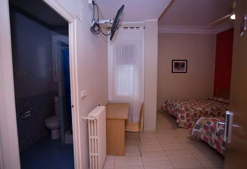 Отель Hostal Navarra