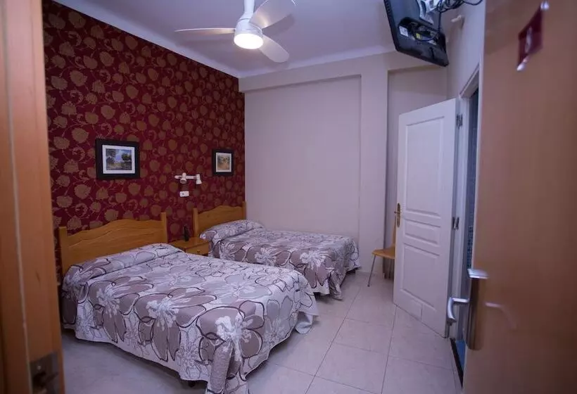 Отель Hostal Navarra