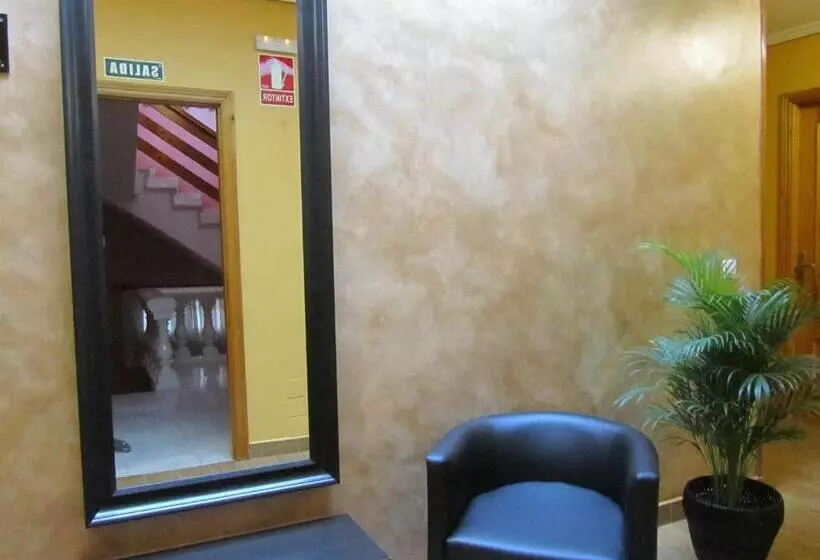 Отель Hostal Puerta La Villa