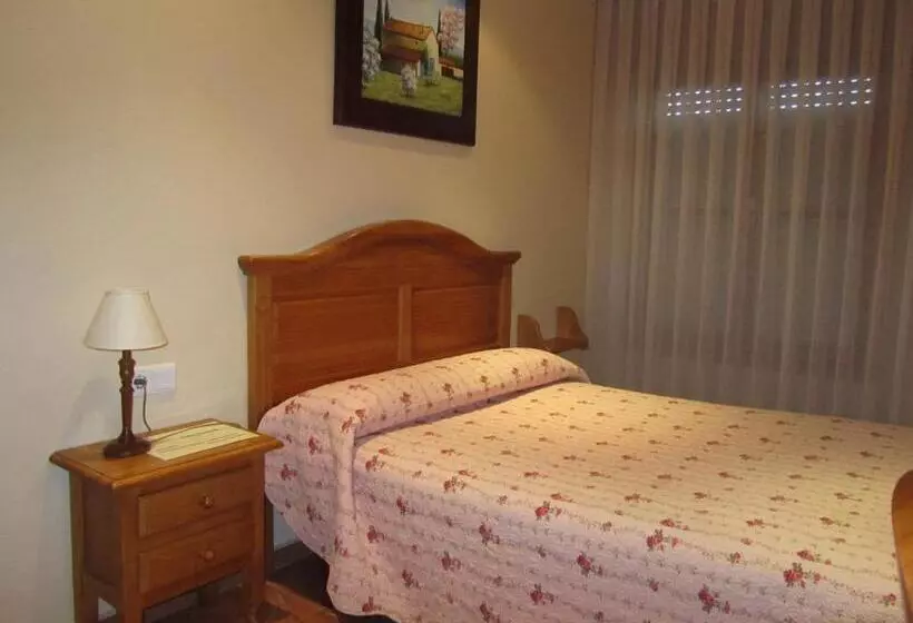 Отель Hostal Puerta La Villa