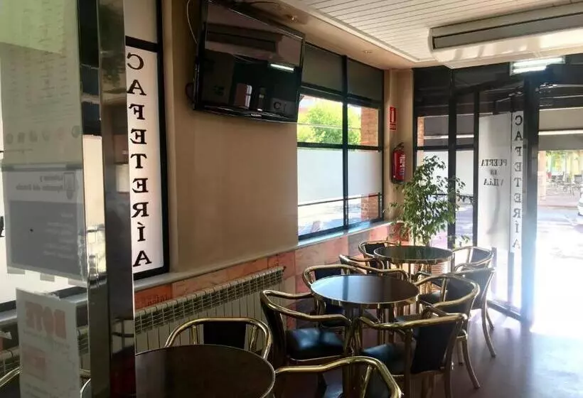 Отель Hostal Puerta La Villa