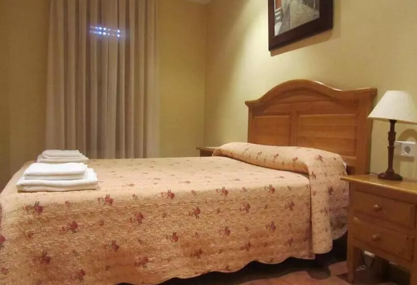 Отель Hostal Puerta La Villa