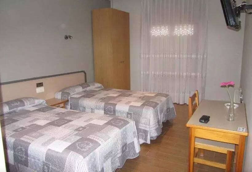 Отель Hostal Puerta La Villa