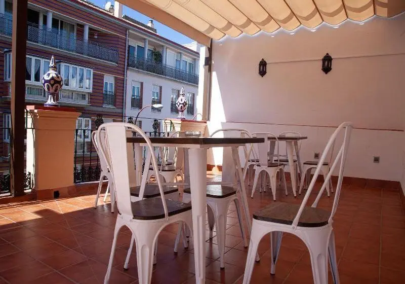 هتل Noches En Triana