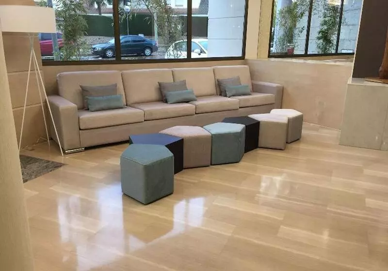 فندق Parque Real