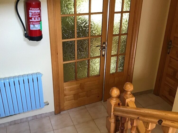 فندق Hostal Alto Tajo