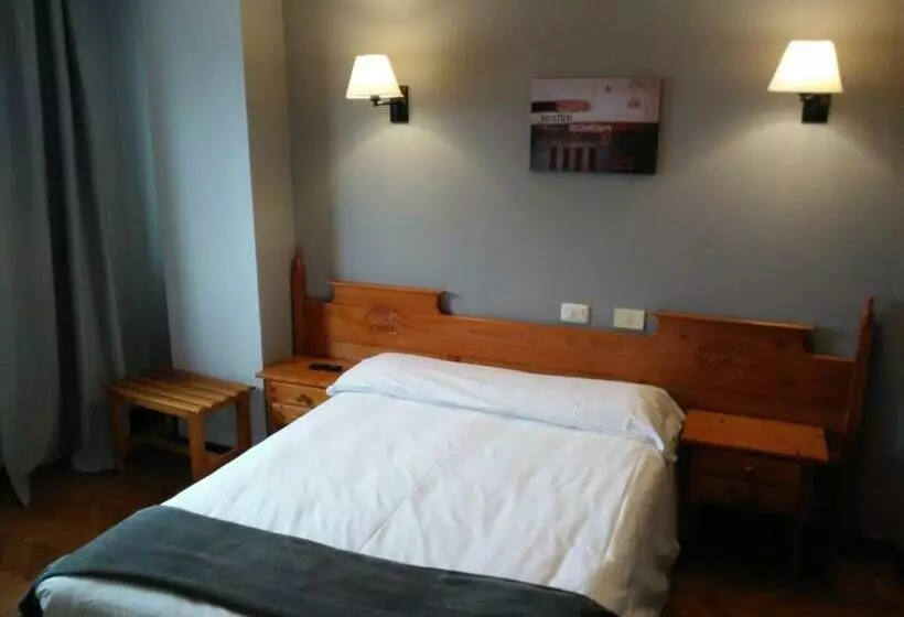 فندق Hostal San Telmo
