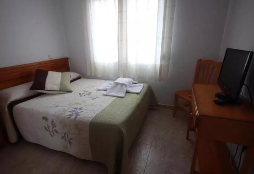 Hotel Hostal Sanpatiel