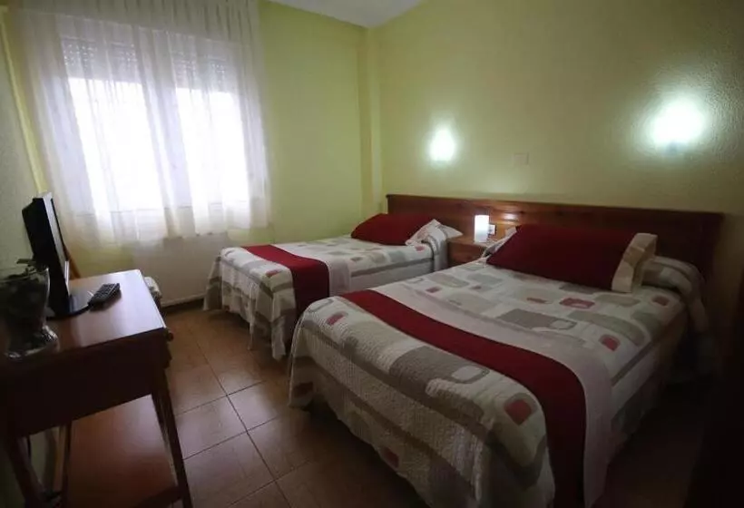 Hotel Hostal Sanpatiel