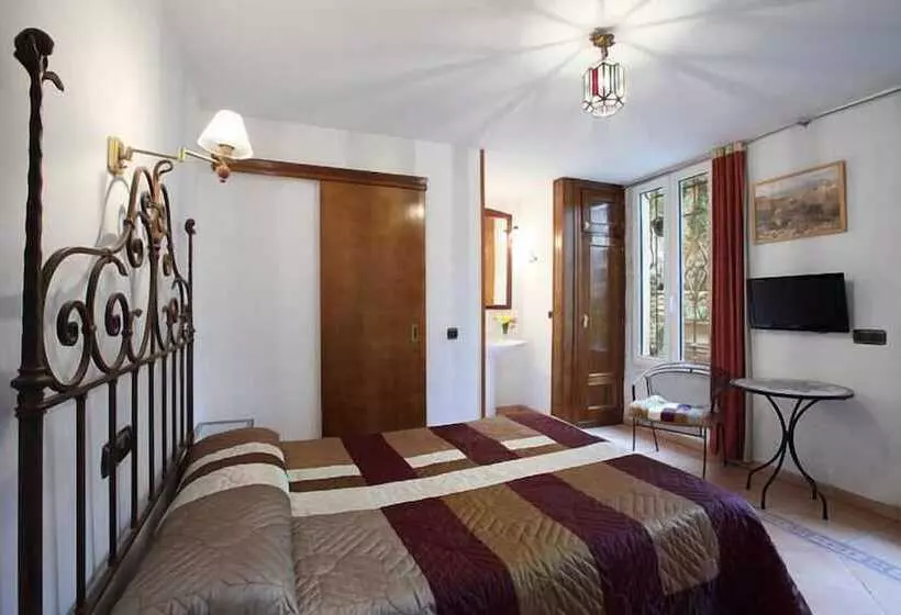 هتل Pensión Landazuri