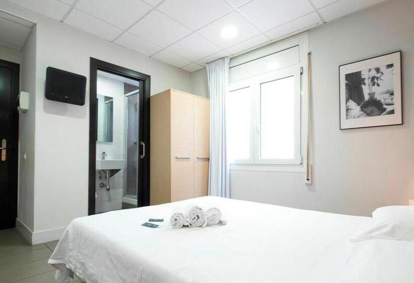 مسافرخانه Putxet By Gaiarooms