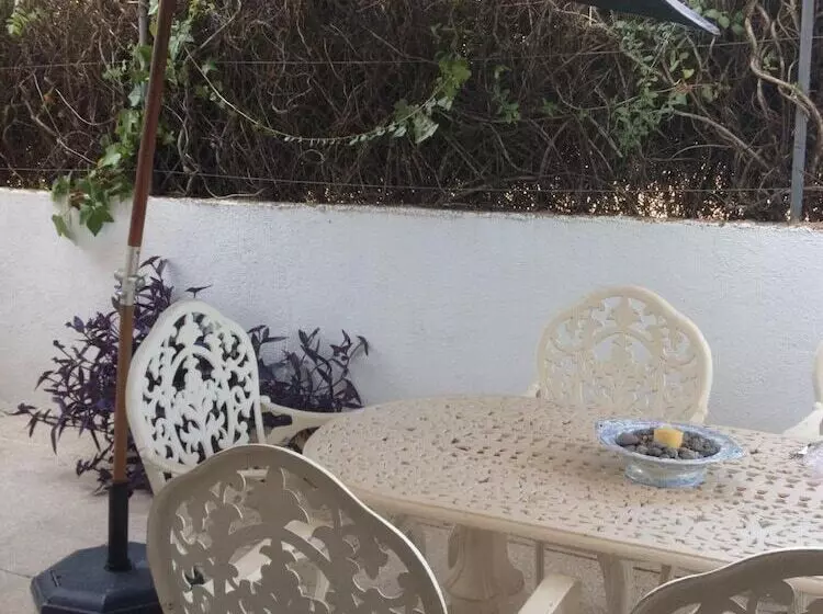 Хостел Zhimbad B&b By The Sea