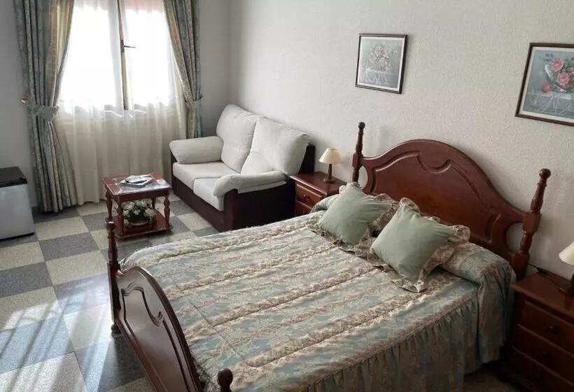 Отель Hostal Las Palomas