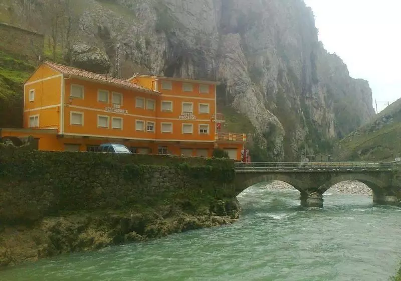 酒店 Hostal Poncebos