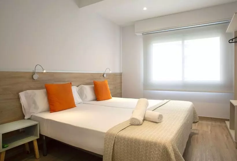 Отель Hostal Sans