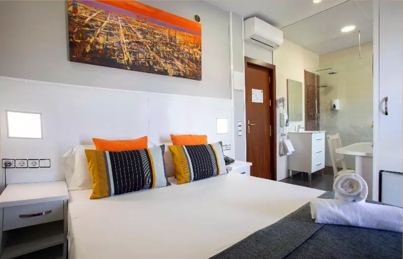 Отель Hostal Sans