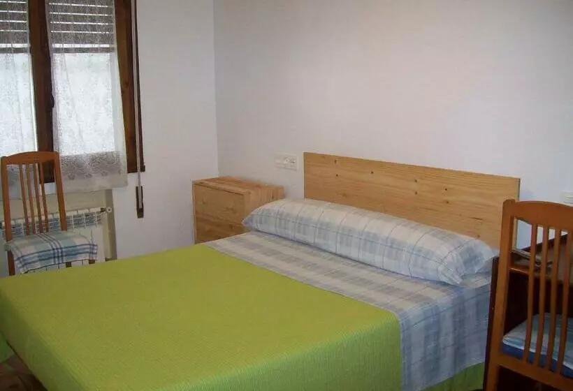 Отель Pensión Los Pinos Gijón