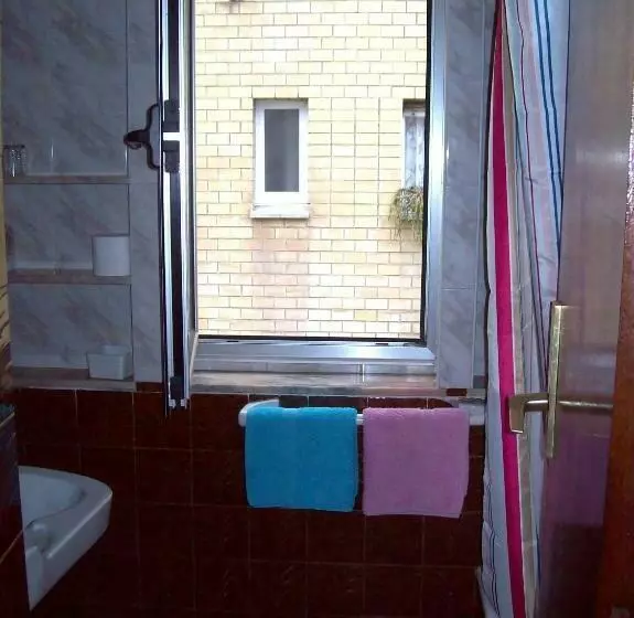 Отель Pensión Los Pinos Gijón