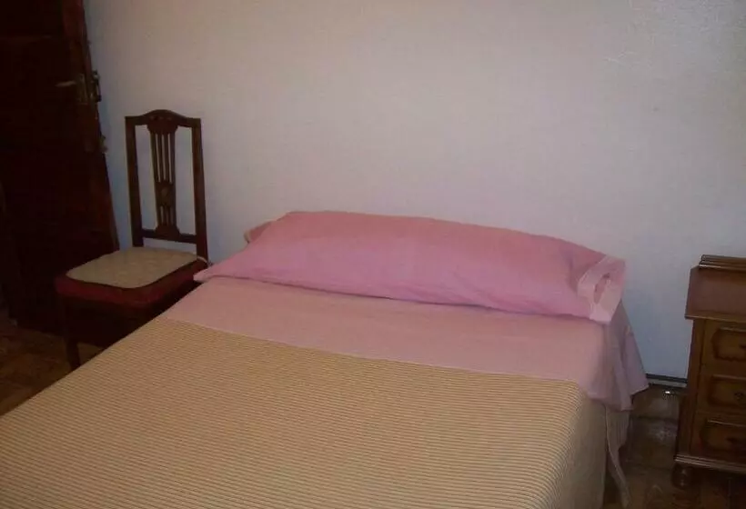 Отель Pensión Los Pinos Gijón