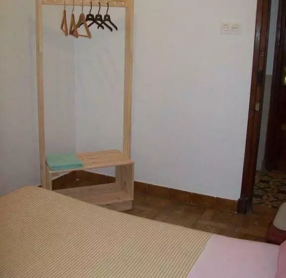 Отель Pensión Los Pinos Gijón