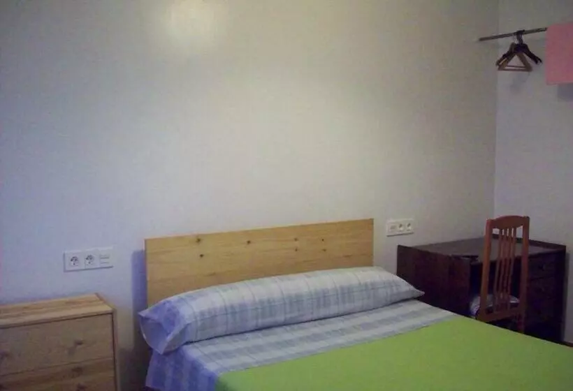 Отель Pensión Los Pinos Gijón