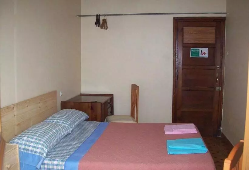 Отель Pensión Los Pinos Gijón