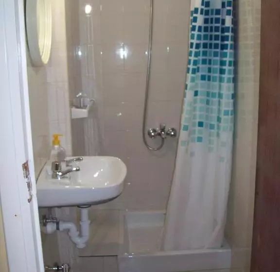 Отель Pensión Los Pinos Gijón