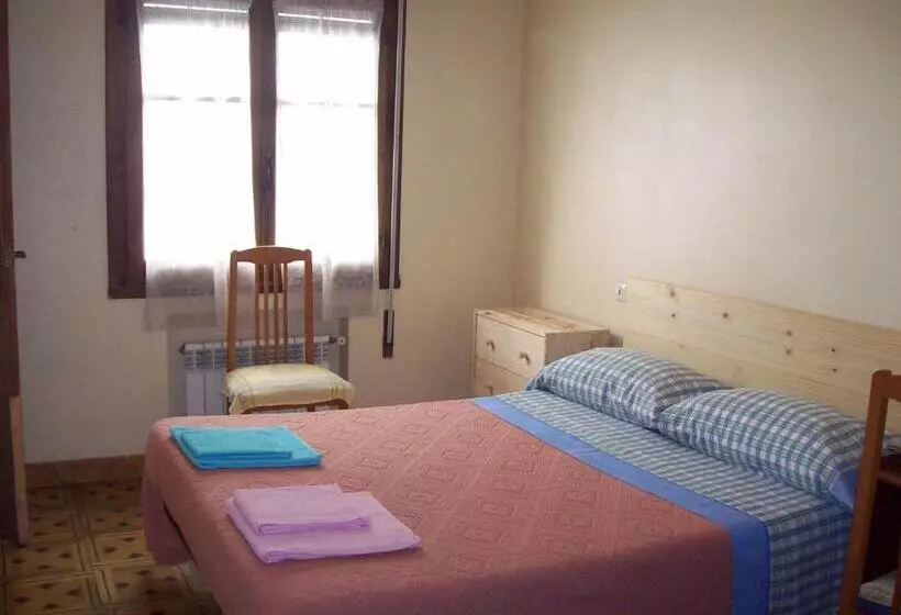 Отель Pensión Los Pinos Gijón