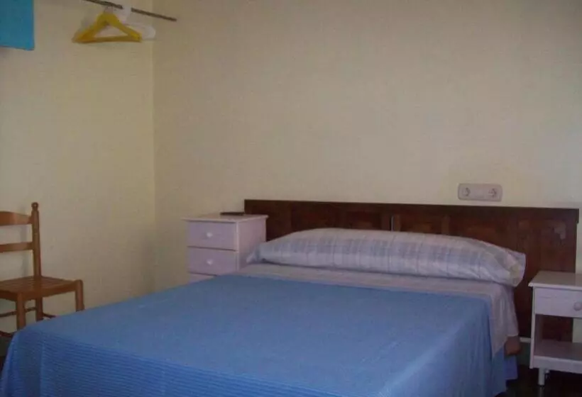 Отель Pensión Los Pinos Gijón