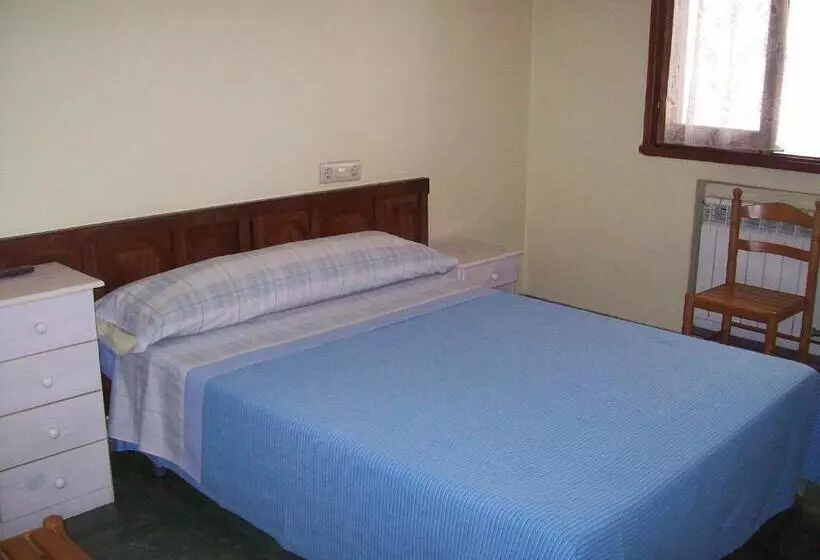 Отель Pensión Los Pinos Gijón