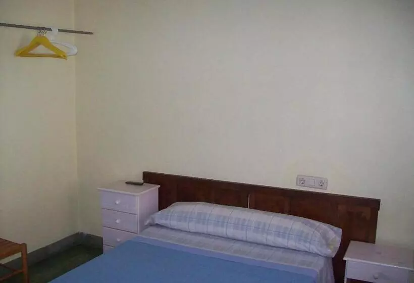 Отель Pensión Los Pinos Gijón