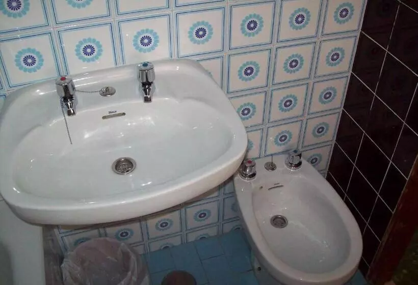 Отель Pensión Los Pinos Gijón