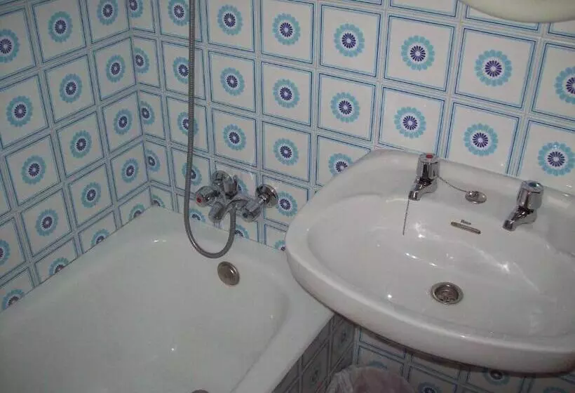 Отель Pensión Los Pinos Gijón