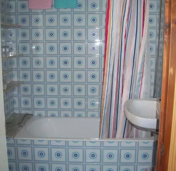 Отель Pensión Los Pinos Gijón